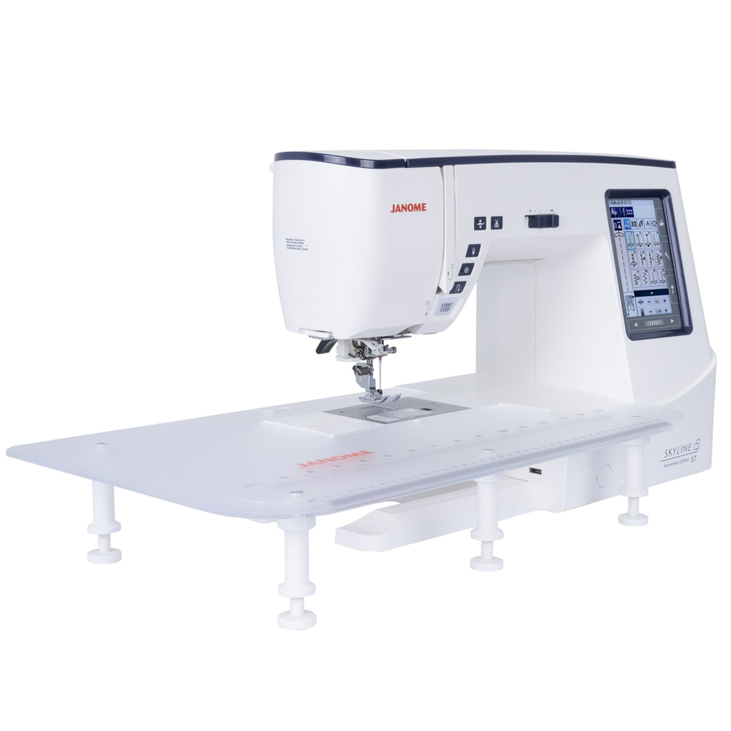 Janome Skyline S7 AE