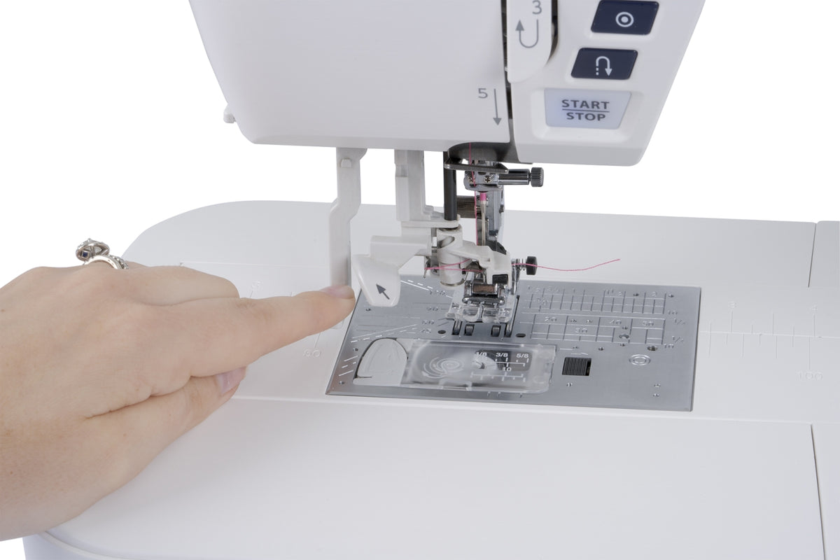 Janome Skyline S7 AE