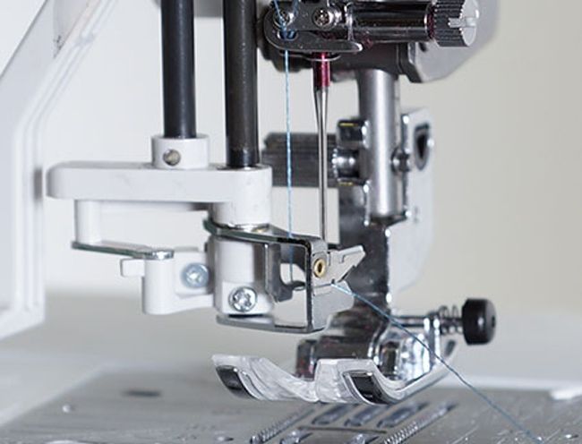 Janome Skyline S7 AE