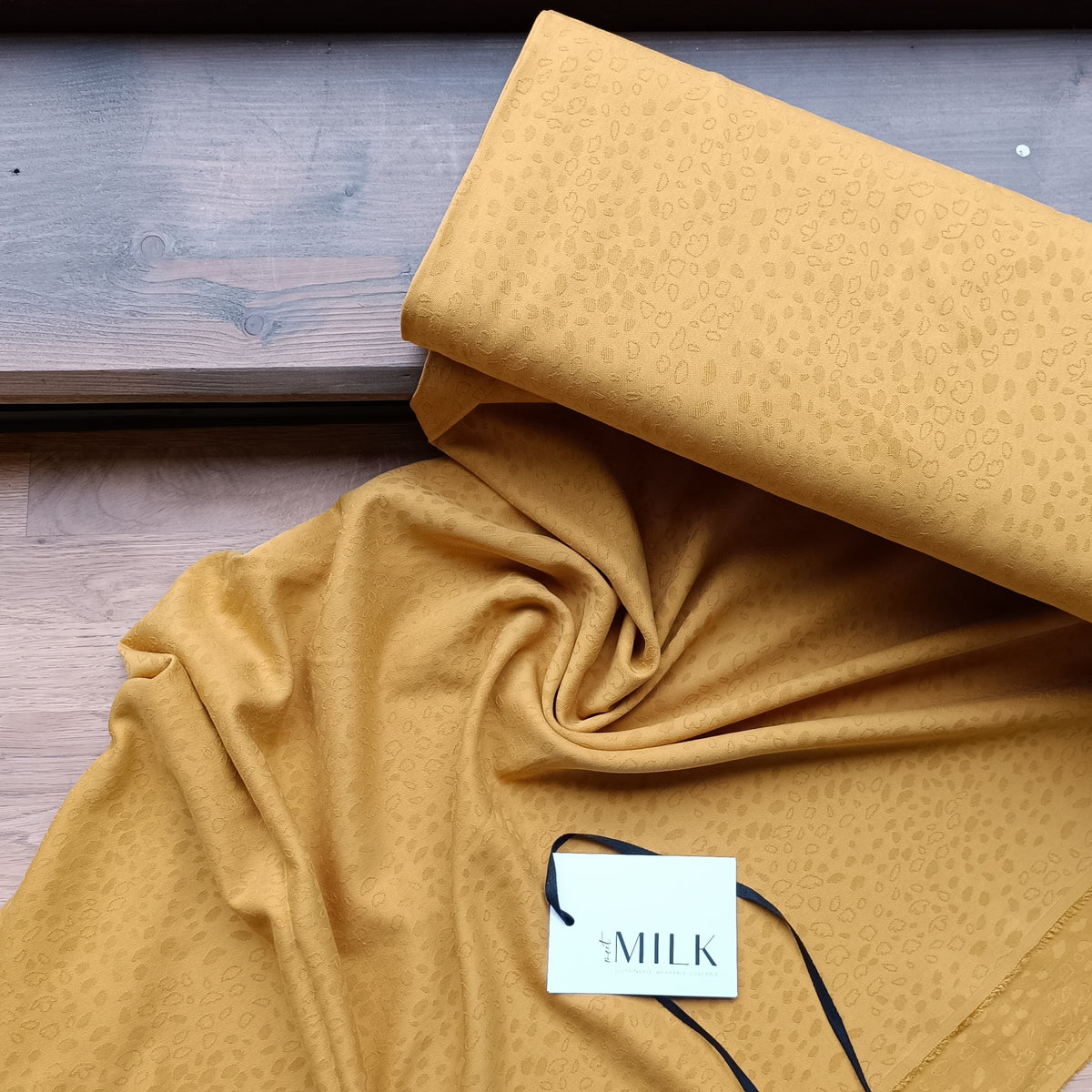 Stretchy spot jacquard - Amber
